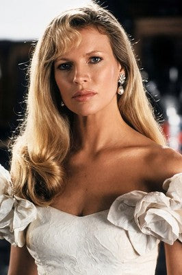 Vicki Vale Gala Portrait Kim Bassinger 1989 Poster – Batman
